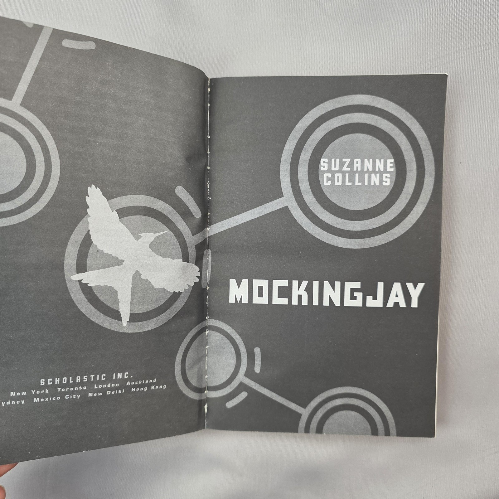 Mockingjay & Hunger Games Suzanne Collins Scholastic PB 2 Book Lot YA Black Blue