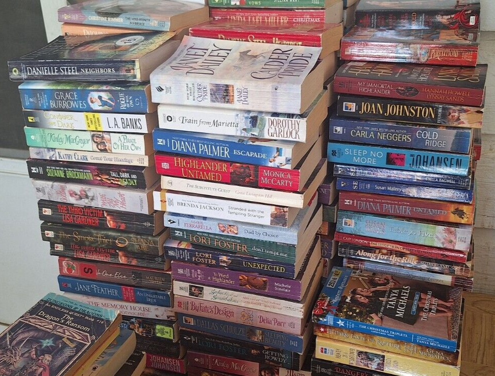 Lot of 100 Romance Paperback Books