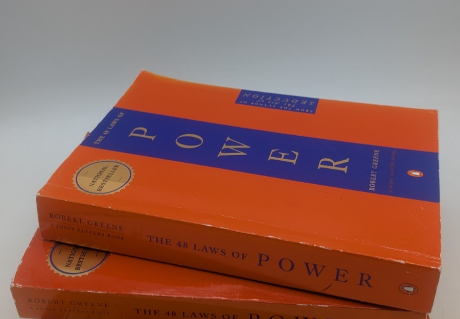 READ lot of 2 BOOKS – 48 Laws of Power by Robert Greene Paperback-