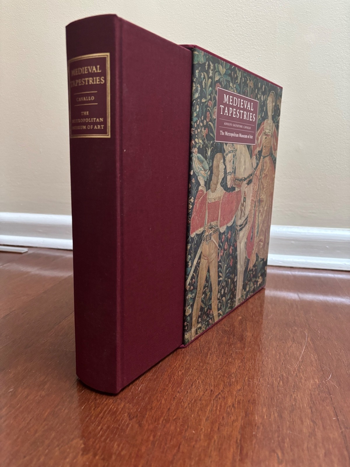 MEDIEVAL TAPESTRIES IN THE METROPOLITAN MUSEUM OF Art by CAVALLO – 1993 HB MINT